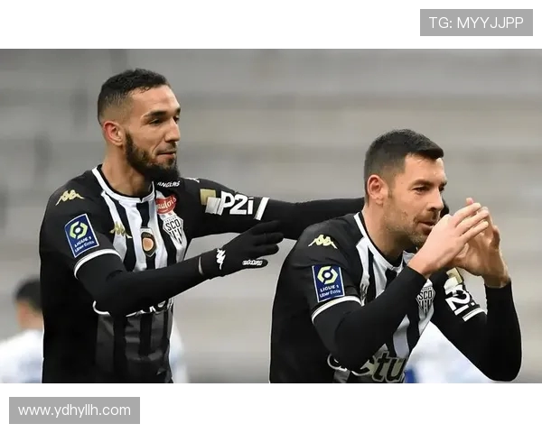 法甲主流防守模式分析：联防策略与个体盯人能力